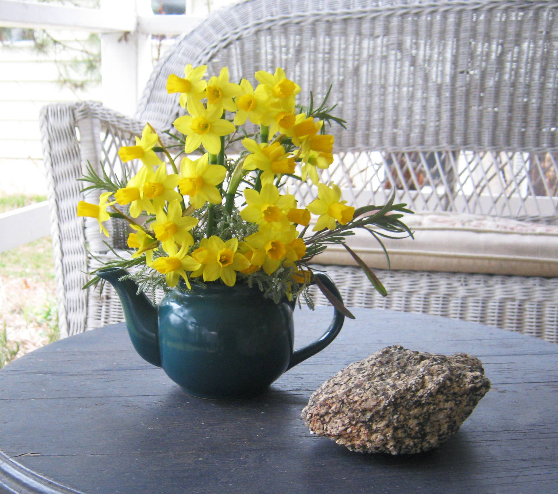 large plastic plant containers 16
