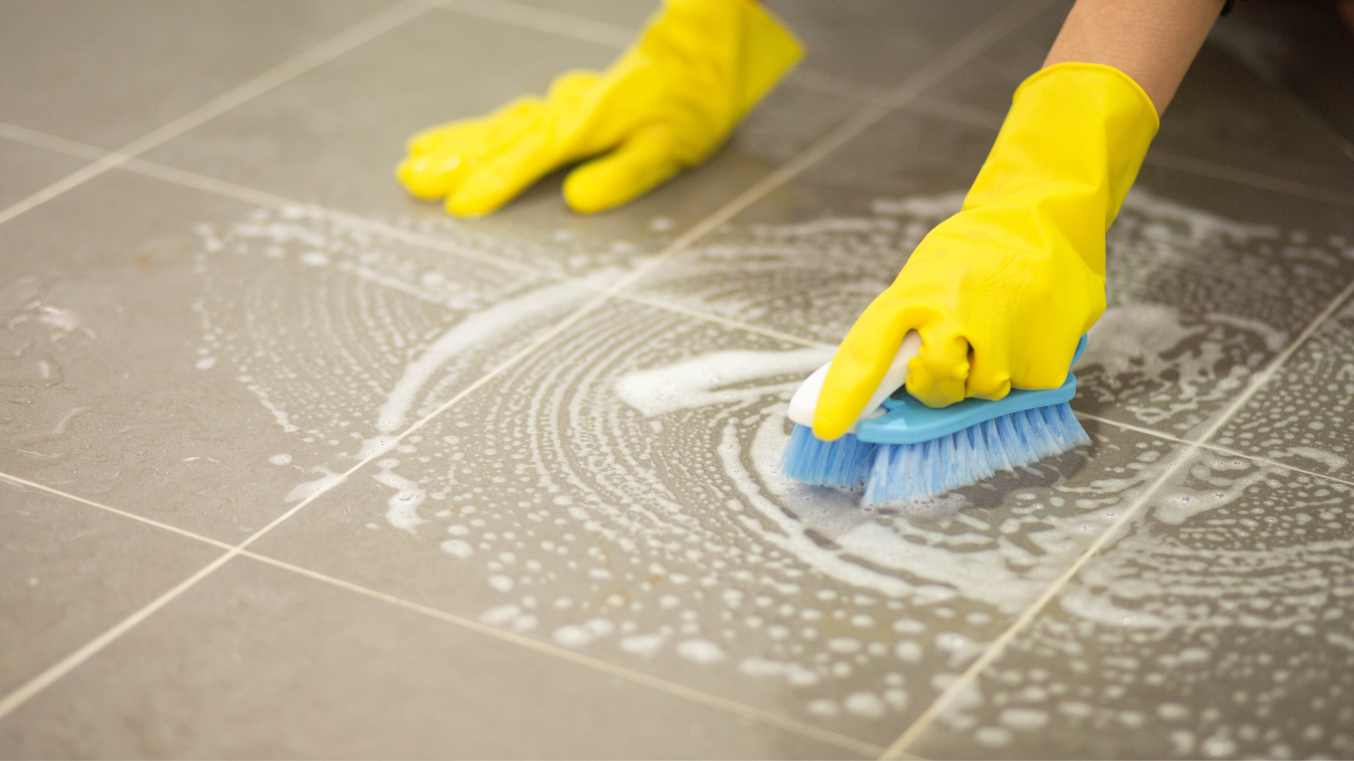 10 DIY Home Cleaning Recipes Professional Cleaners Swear By - Dengarden