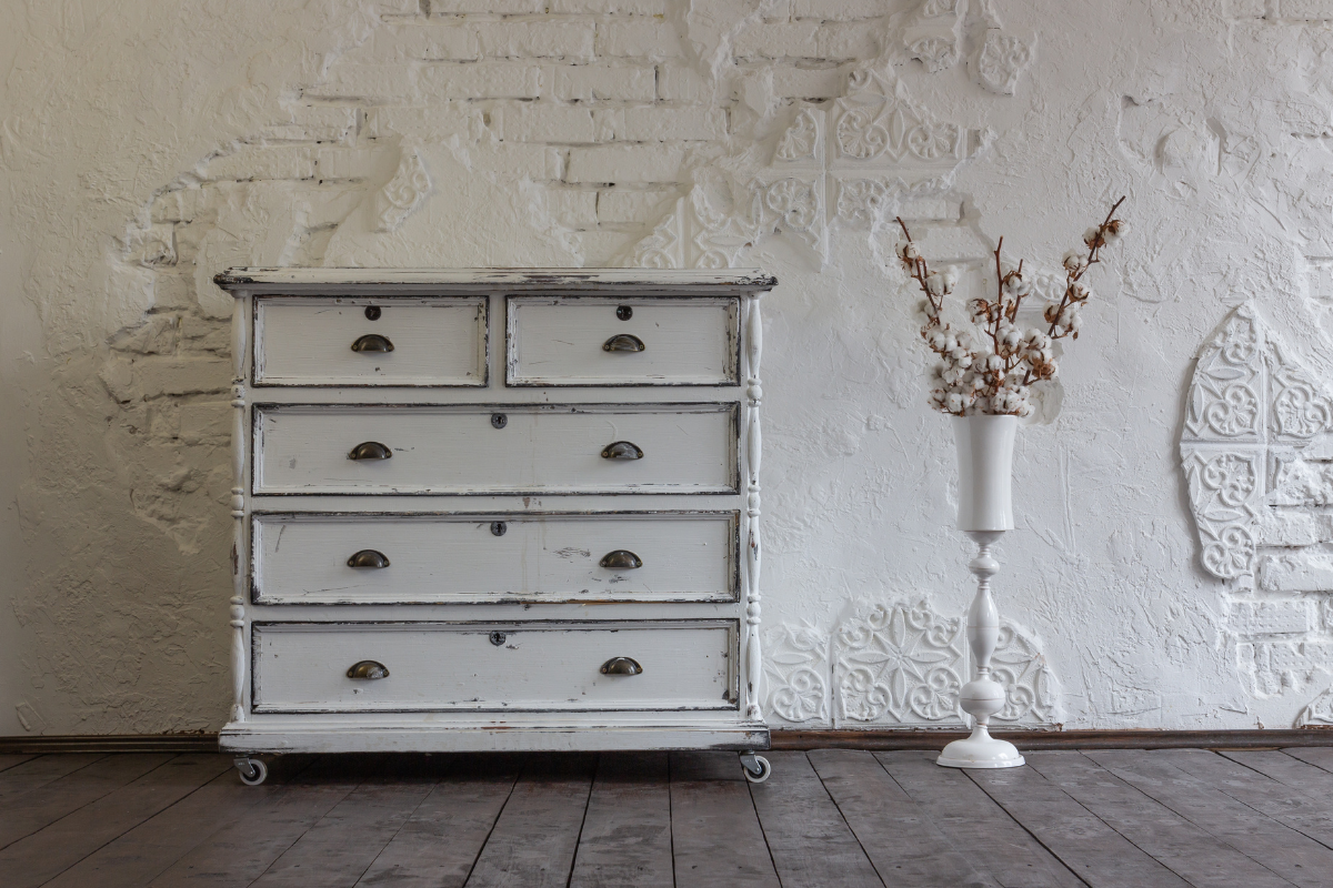 DIYer Uses Stencil and Stain to Revitalize Old Dresser - Dengarden