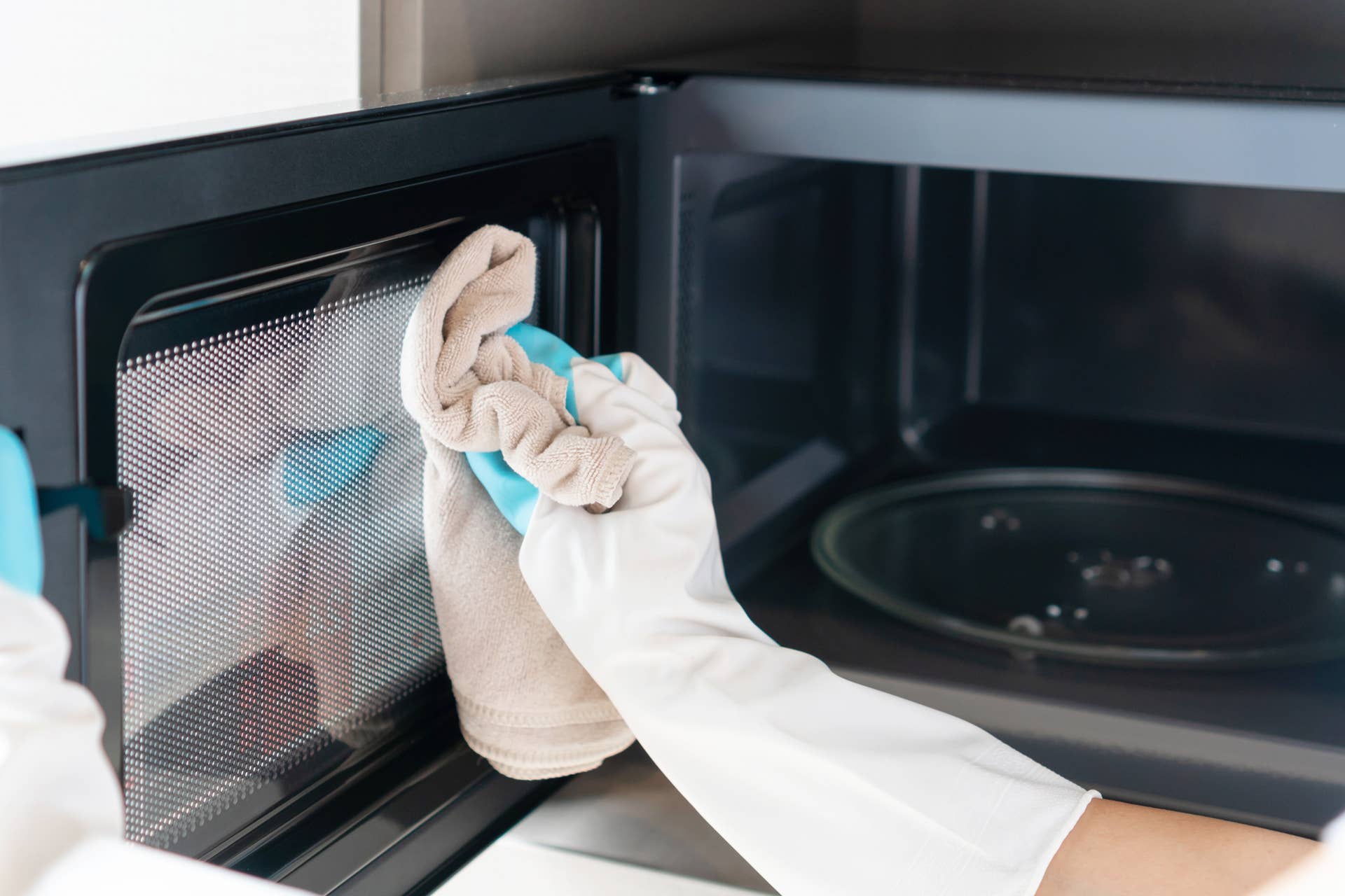 Genius Method for Cleaning a Microwave Won't Cost You a Dime - Dengarden