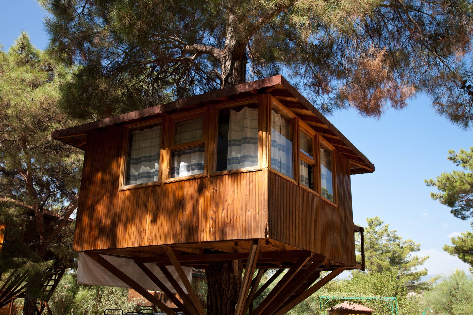 Tree House Side View 15 Treehouse Ideas - Dengarden