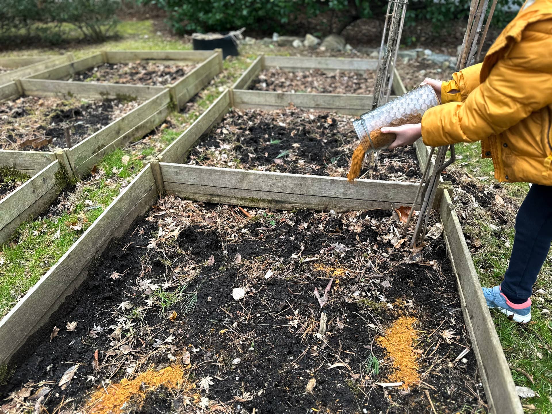 How to Winterize Your Raised Garden Beds Before the First Snow - Dengarden