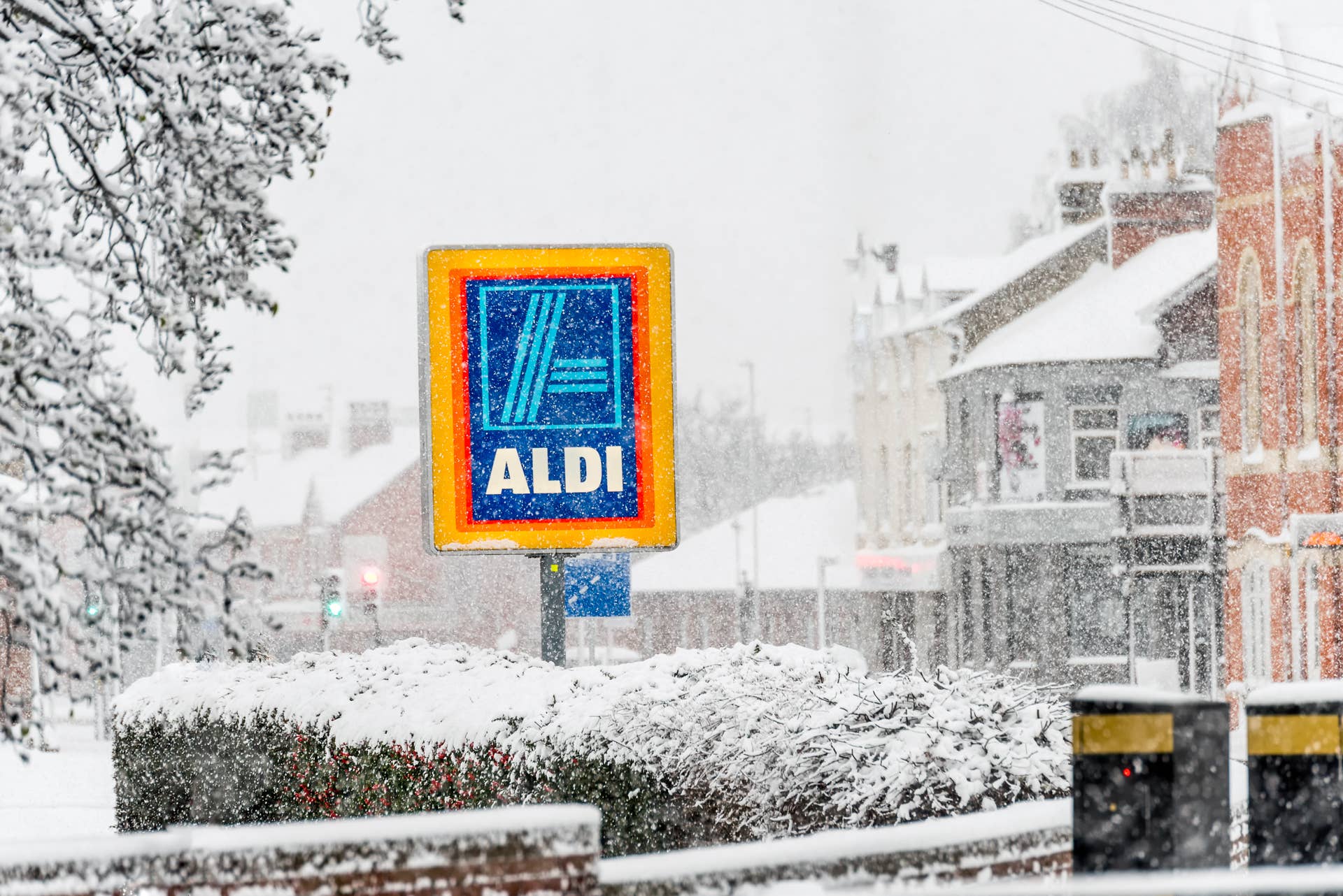 Aldi Is Selling Cutesy Gingerbread-Shaped Yard Inflatables for $13 ...