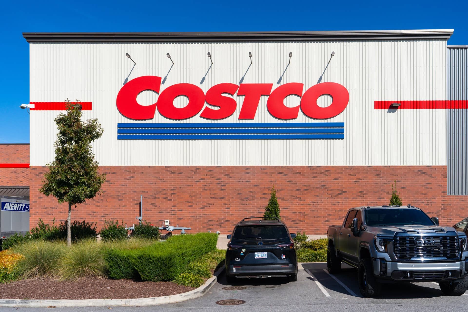 Costco's Newest Outdoor Rugs Bring the Tropics to Your Patio - Dengarden
