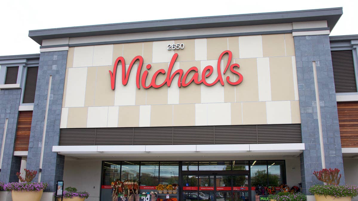 Michaels Is Slowly Dropping a New Halloween Collection That Is Perfect for '90s ...