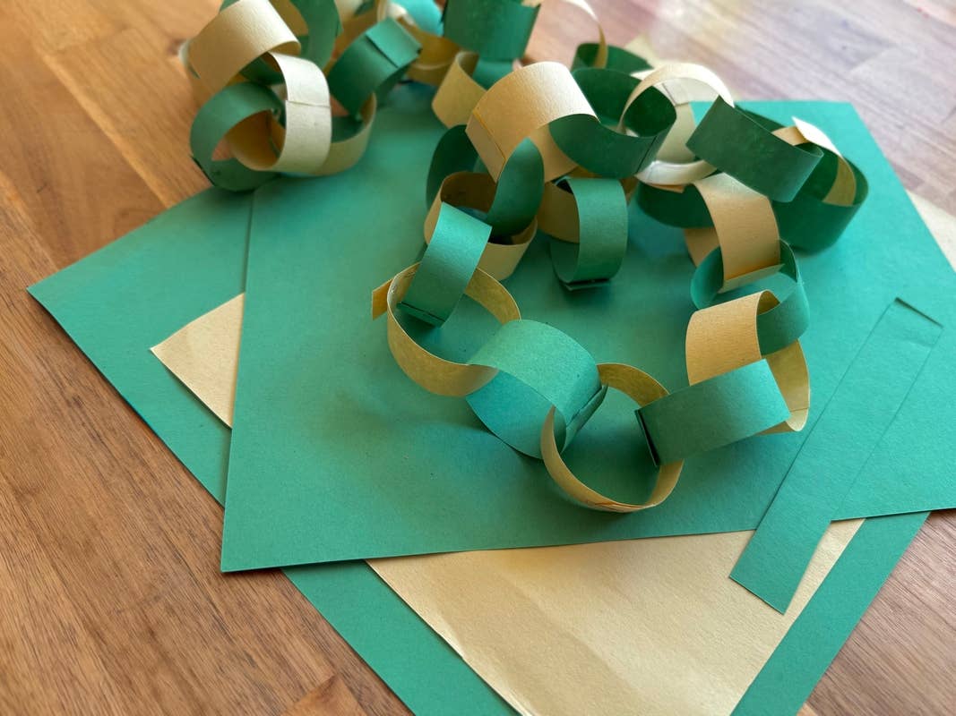 Springy Paper Chain DIY Paper Chains Are a Decor Staple Here to Shine Every Holiday - Dengarden