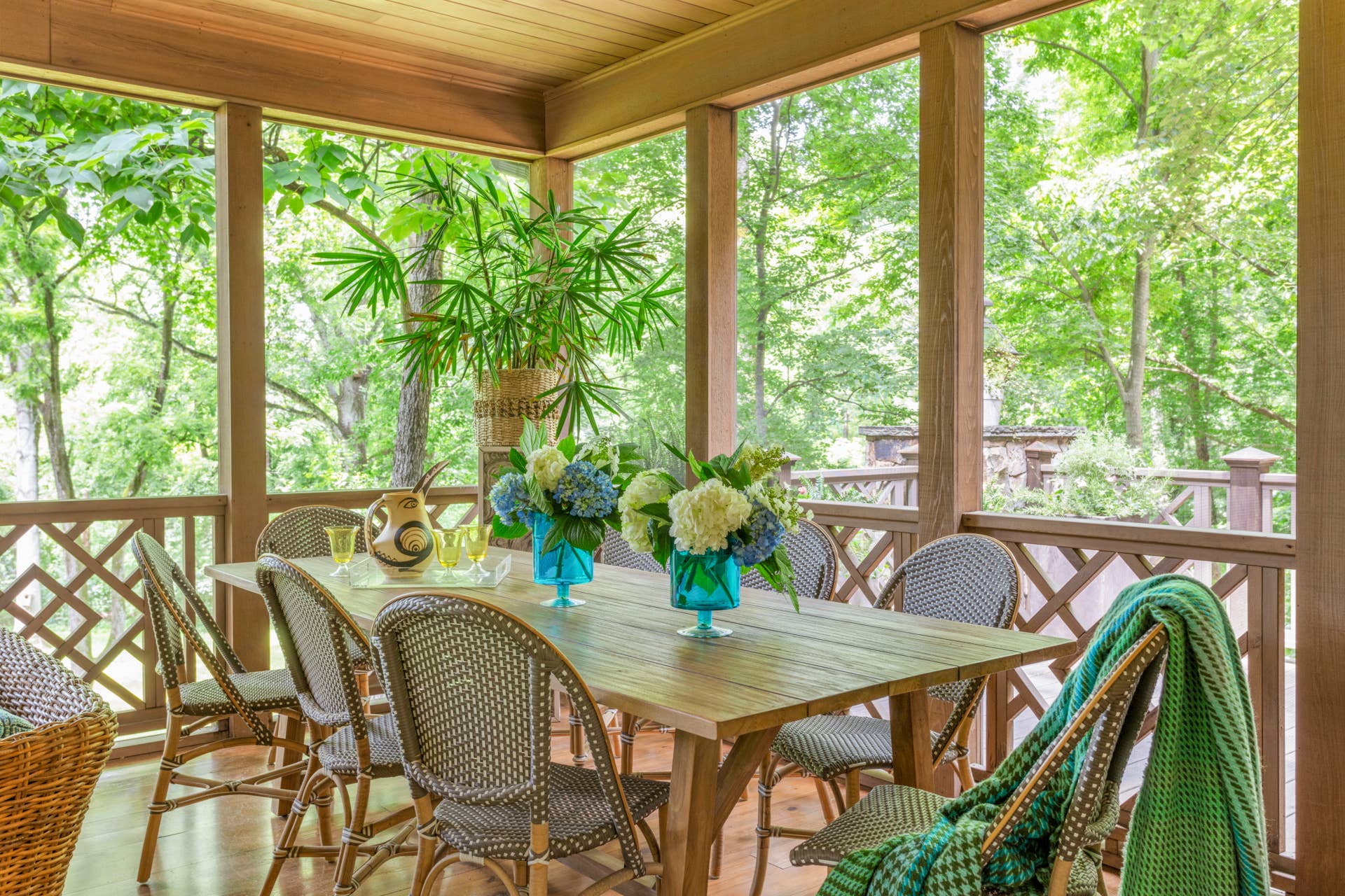 12 Spring Porch Decor Ideas That Welcome Warmer Weather - Dengarden