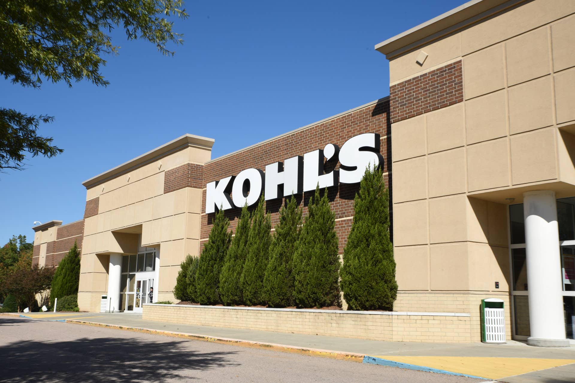Kohl's' 16-Piece Stoneware Dinner Set Brings Clean Vibes to Your Table ...
