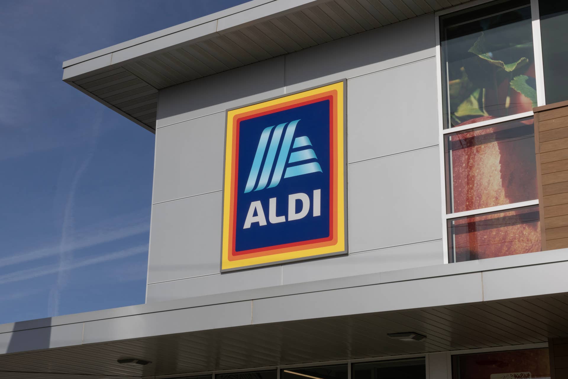 Aldi’s New $12 Solar Stakes Are a Summer Backyard Must-Have - Dengarden