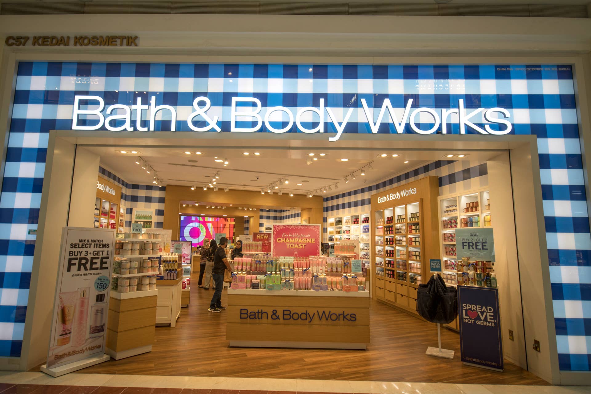 DIYer Remodels Guest Room to Look Like a Bath & Body Works Store