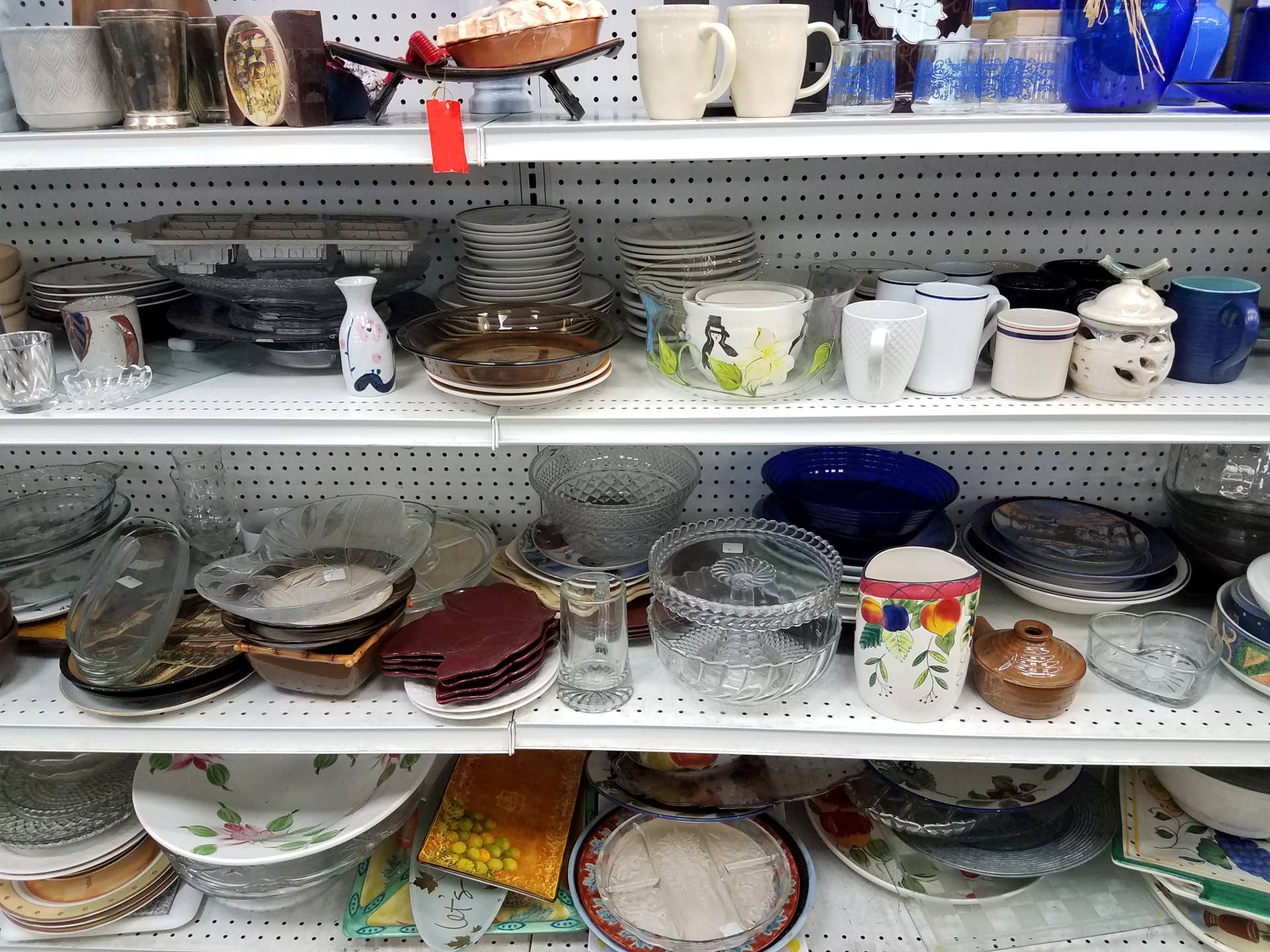 Make a DIY Cake Stand From Thrifted Vintage Dishes - Dengarden