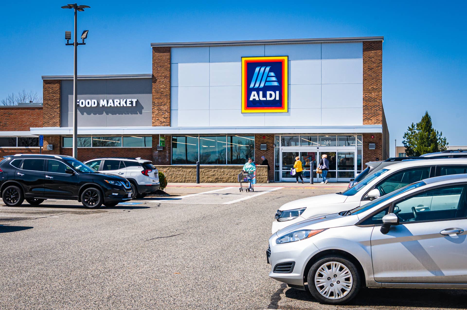 Aldi’s Beautiful $5 Fall Flower Bouquets Brighten Up Any Room - Dengarden