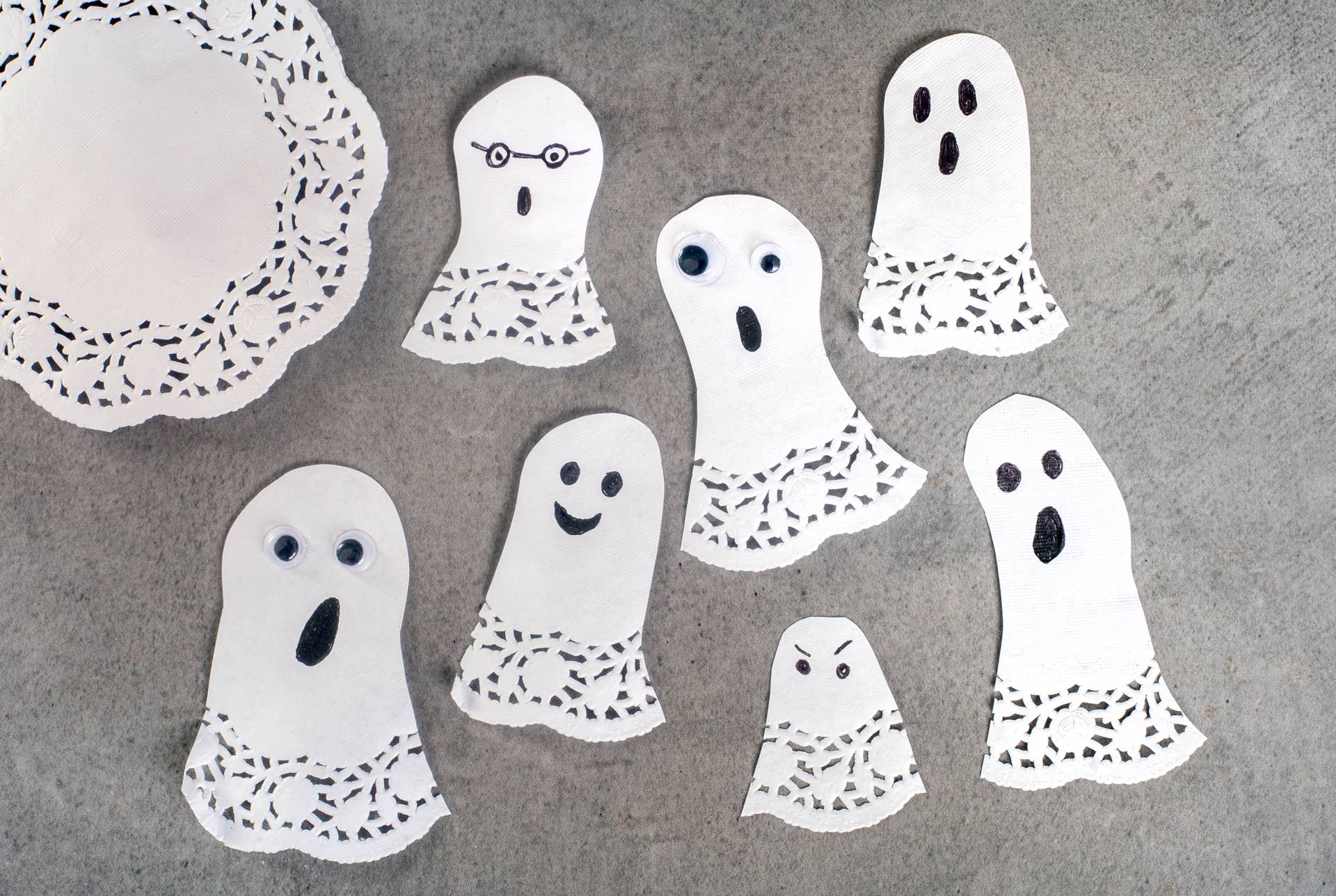 This Paper Doily Ghost Craft Is the Sweetest Halloween DIY - Dengarden