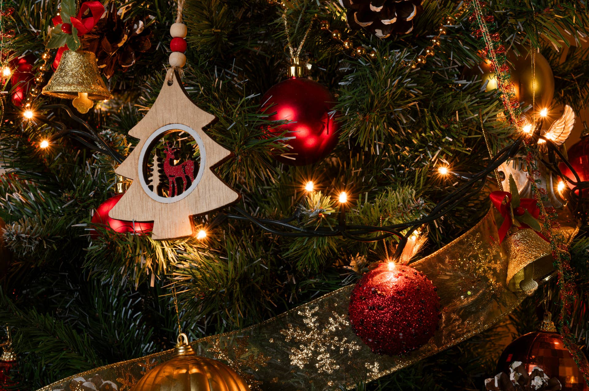 Dollar Tree Wood Tree DIY Looks Like a Boutique Find - Dengarden