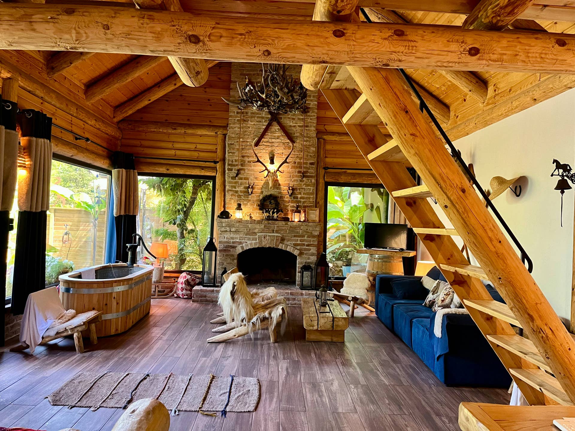 Hostal Rustic What Is the ‘Chalet Chic’ Decorating Trend? - Dengarden