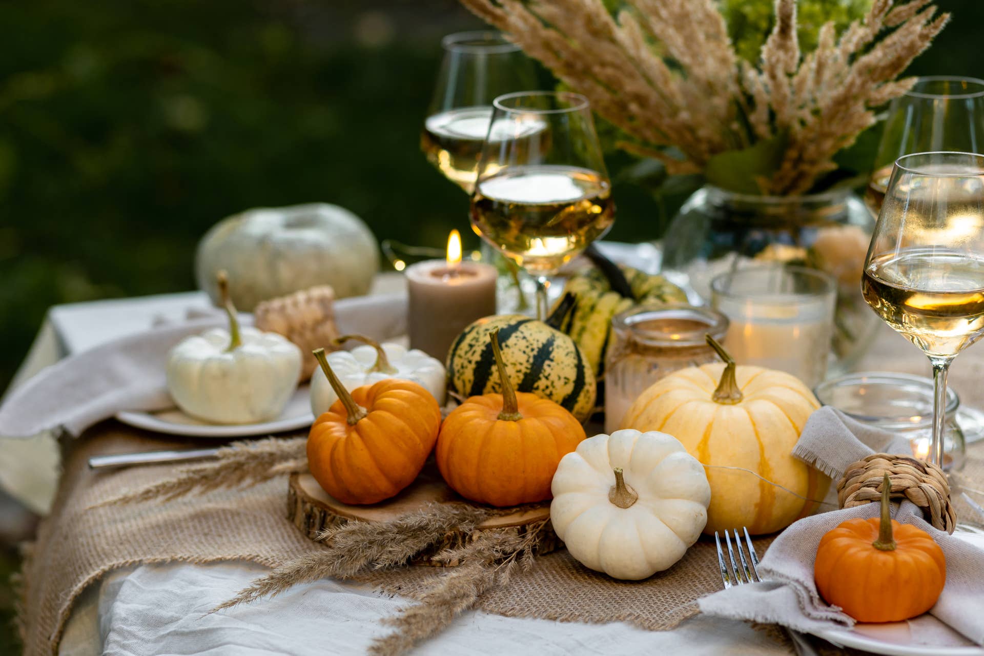 Set the Scene for Thanksgiving With This DIY Pumpkin Centerpiece ...
