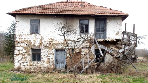 Couple Restore 100 Year Old Home Into a Dream House - Dengarden