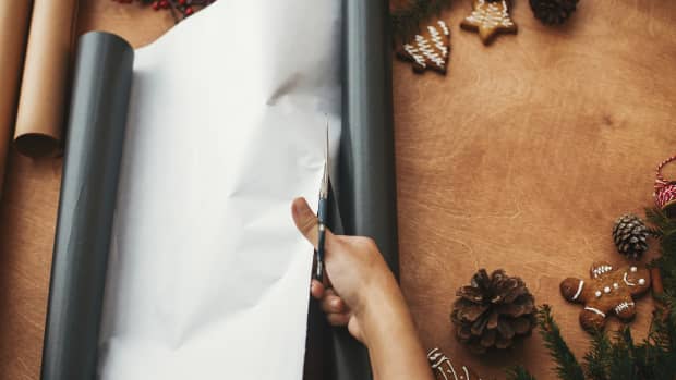 Upgrade Your Plain Wrapping Paper With This Easy Fun Hack - Dengarden News