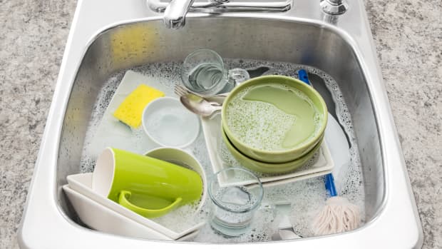 Apparently You Can Do The Dishes Without Scrubbing Them - Dengarden News