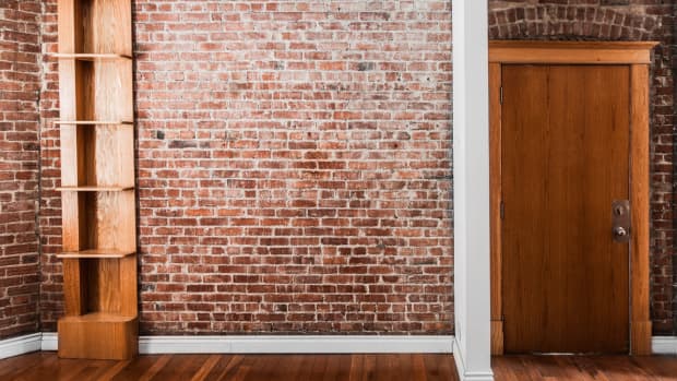 Woman Creates Gorgeous Faux Brick Accent Wall - Dengarden