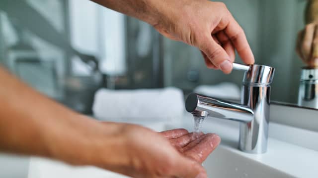 Here's How to Deep Clean a Kitchen Sink Faucet - Dengarden News