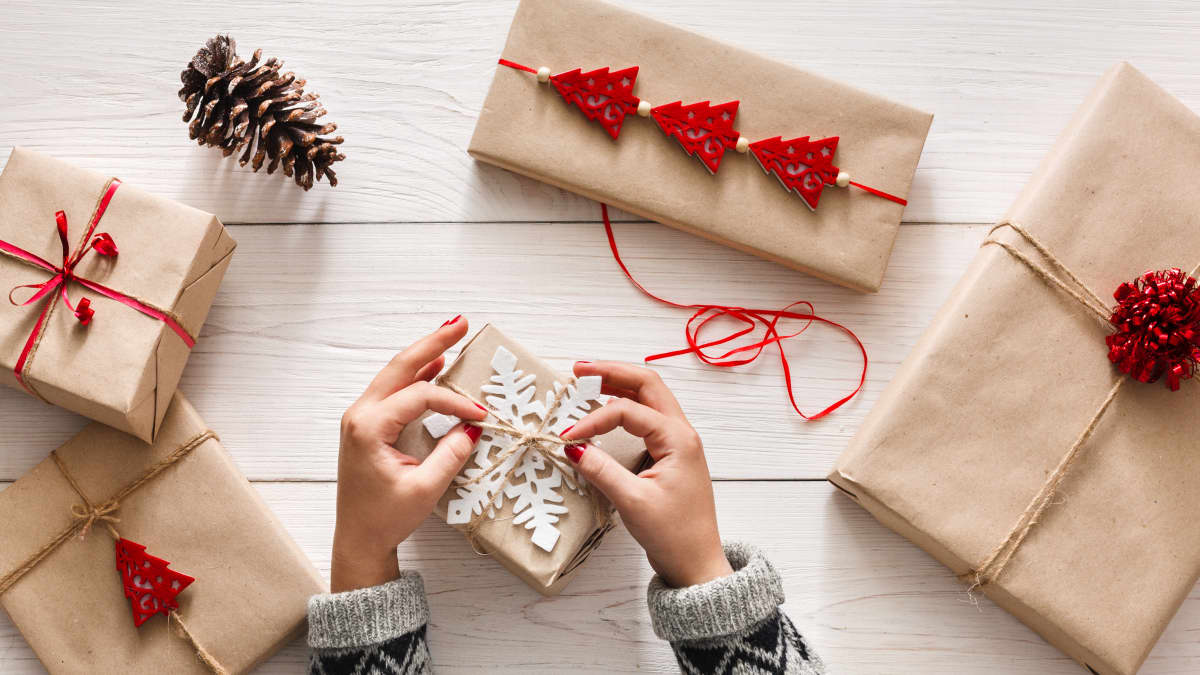 This Easy Ribbon Trick Makes Plain Wrapping Paper Look Less Sad