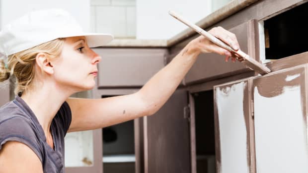 Woman Swaps House Plant Stakes for Copper Wire and the Effect is