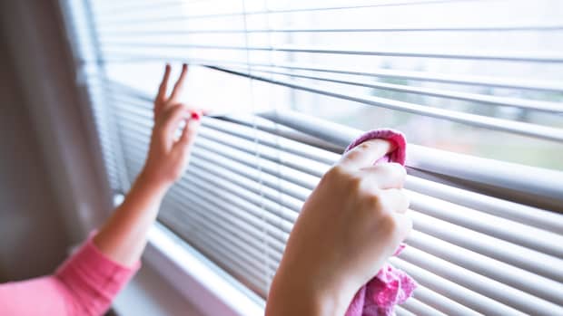 This Woman Has The Perfect Solution to Get Window Privacy Without  Installing Blinds - Dengarden News