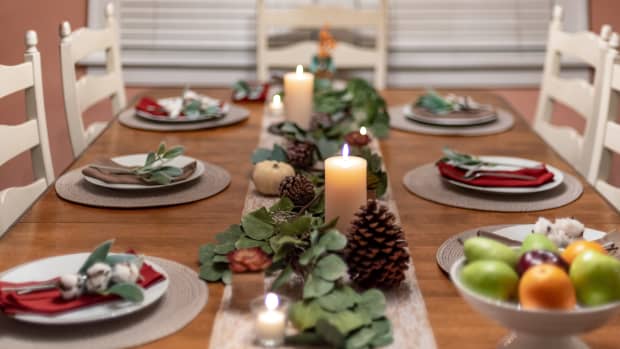Simple and beautiful holiday table setting - Thanksgiving background