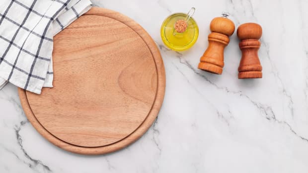 wooden round cutting for with wooden salt and pepper shakers