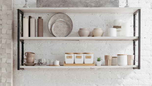 Brilliant Paper Plate Storage Idea Keeps Disposable Plates Organized ...