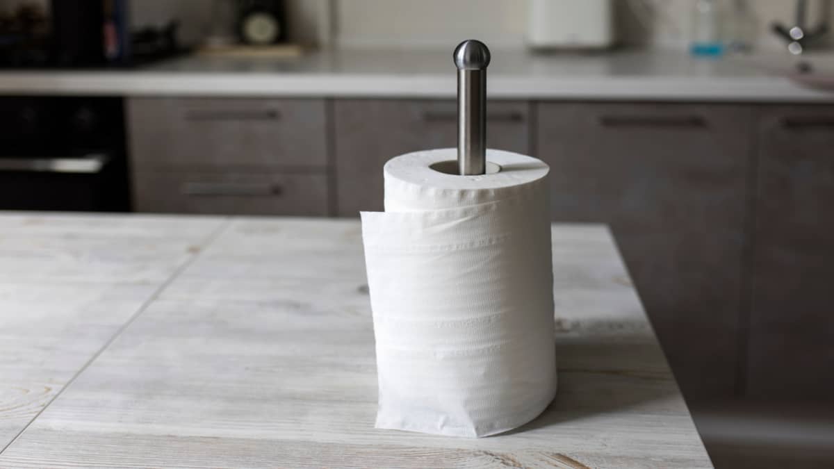 You've been using your kitchen roll holder all wrong, mum reveals hack that  makes tearing them so much easier