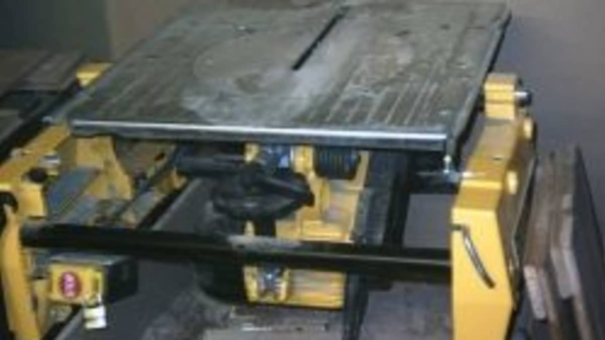 Review of the DW743 Flip Over Saw From DeWALT Dengarden