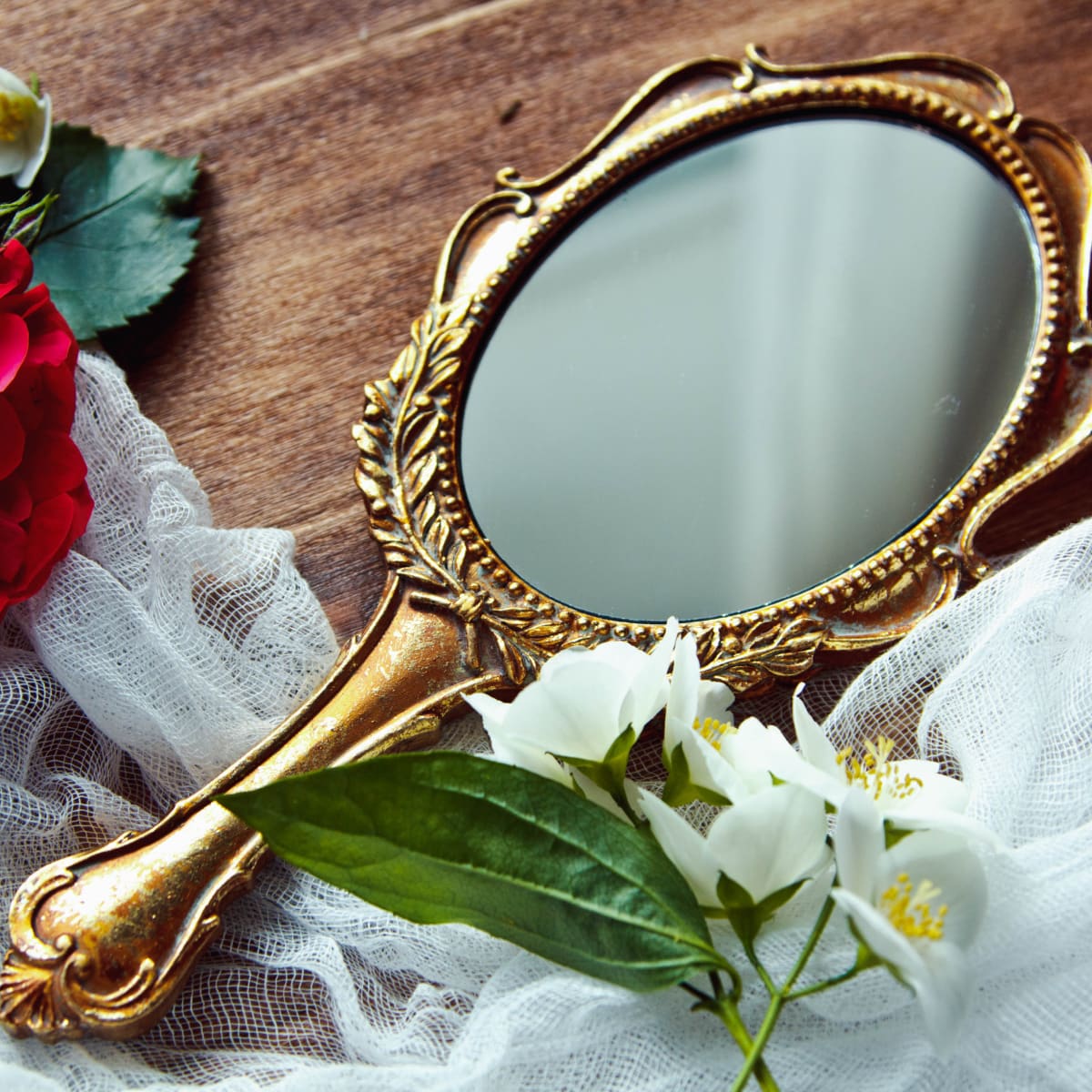 10 Cheap Vintage-Inspired Mirrors That Make Your Home Feel Like a Fairytale