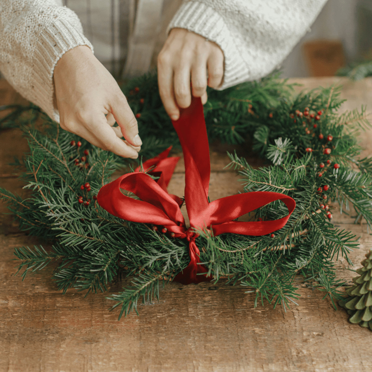 Christmas Decorations, Trees, Lemax, Wreaths, DIY & More