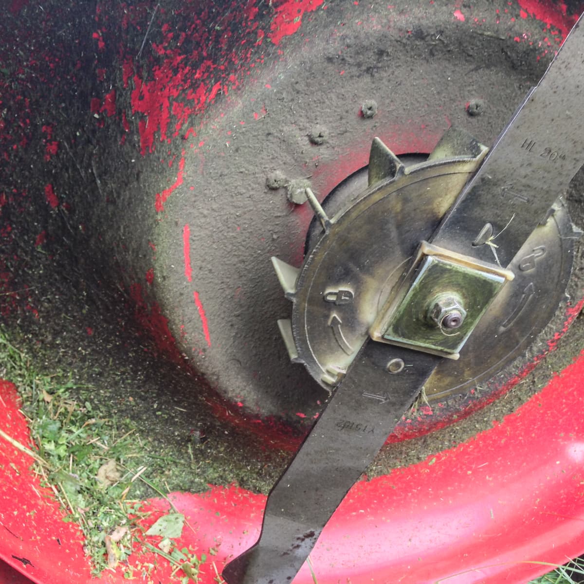 How to Sharpen and Balance Lawn Mower Blades Dengarden