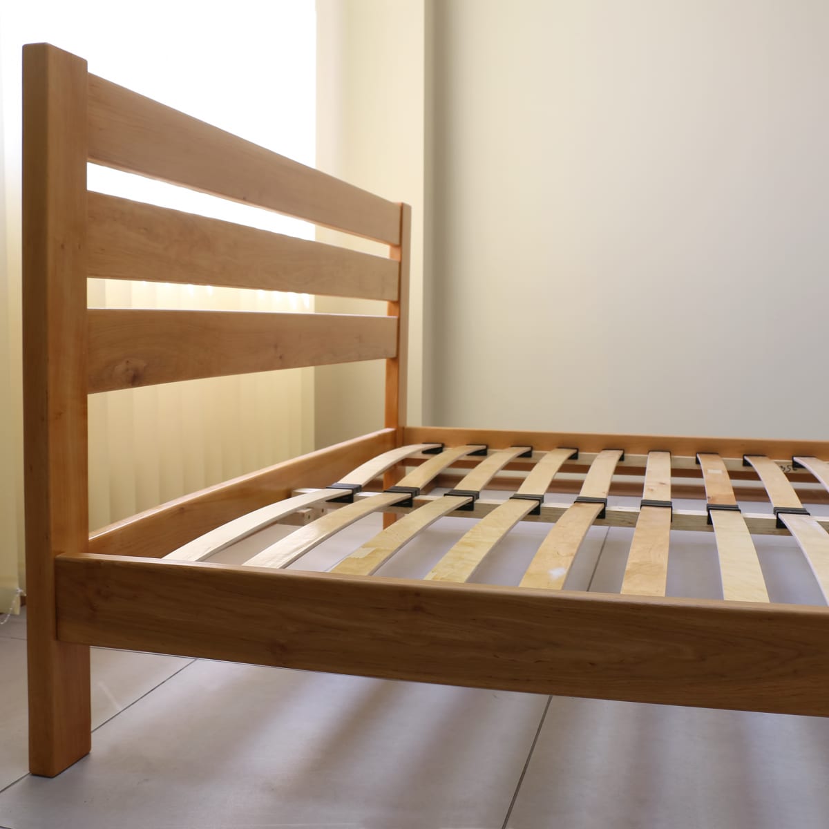 Making bed outlet slats