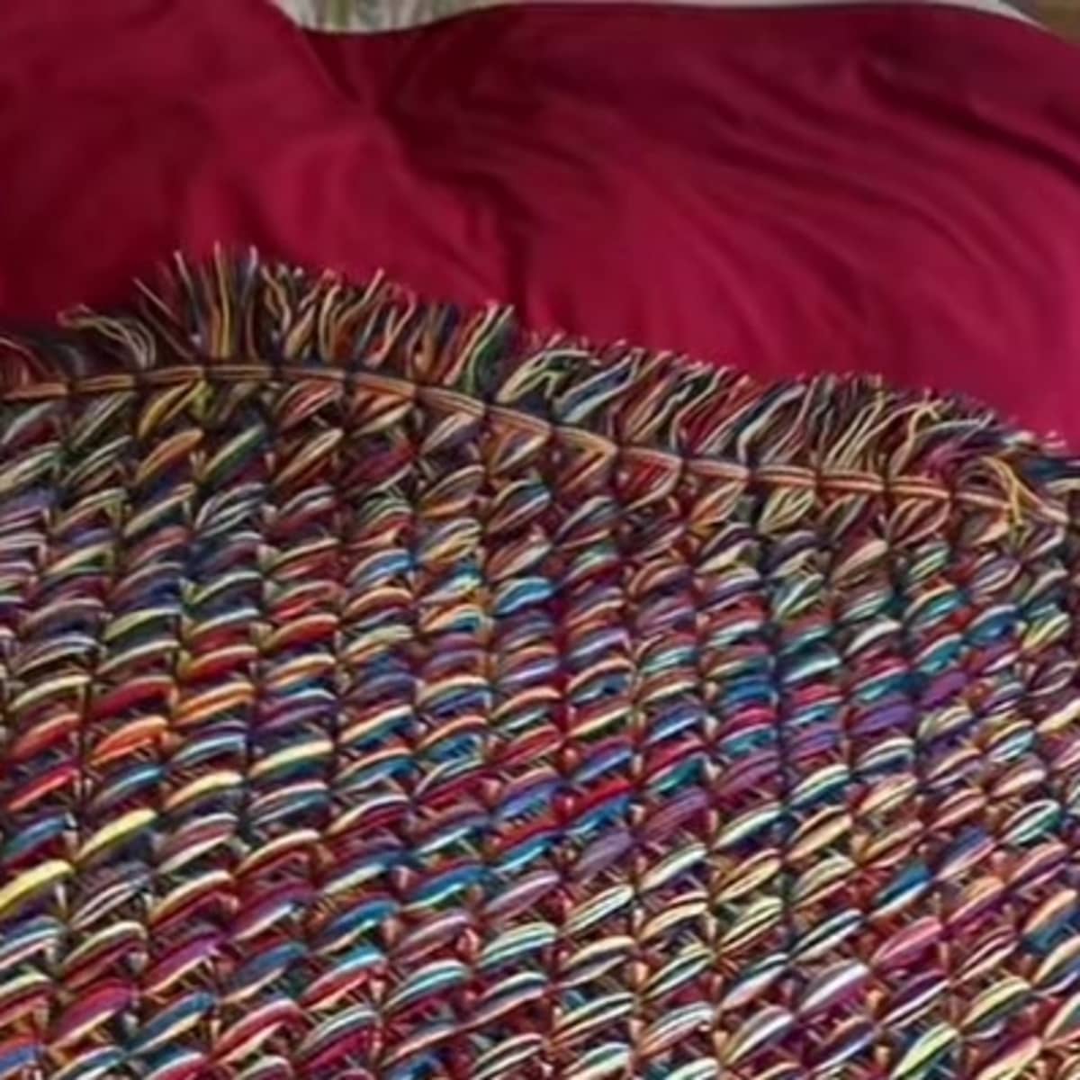 Loom for pom pom blanket deals
