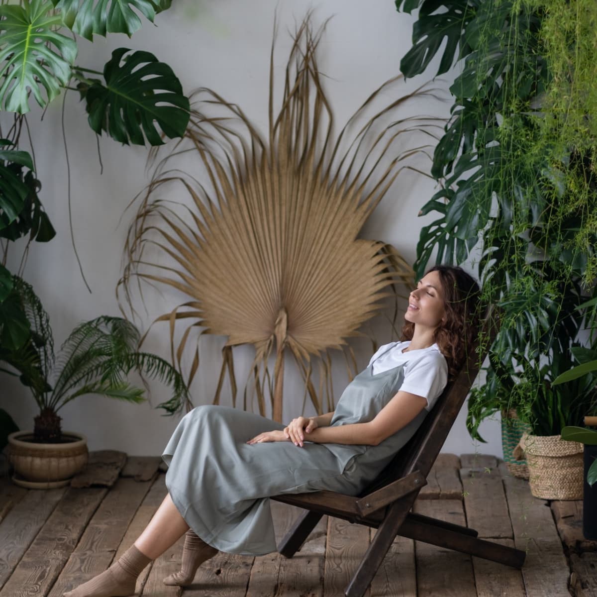 Costco Has Mega Stylish and Comfortable Eucalyptus Wooden Swing Loungers Dengarden