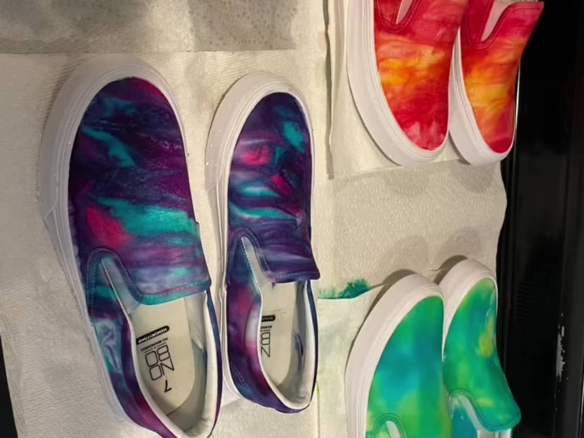 Cream top shoe dye
