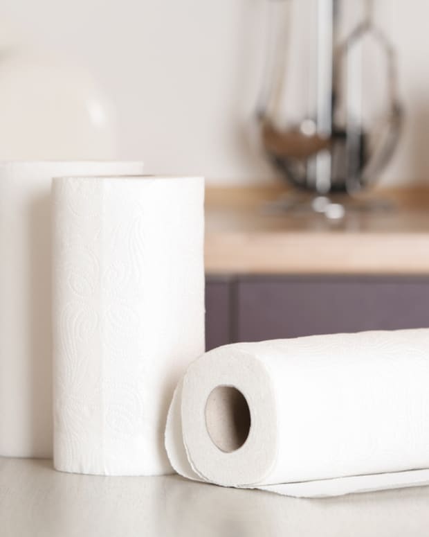 Woman Shares Genius Hacks Using a Paper Towel Holder Dengarden News