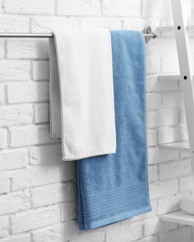 Woman Shares Genius Hacks Using a Paper Towel Holder Dengarden News
