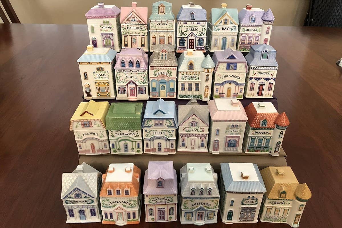 廃盤！LENOX レノックス 象 フィギュリン 3体セット フラワー 希少 What's Up with the Popular Lenox Spice Village? Here's Why It Is