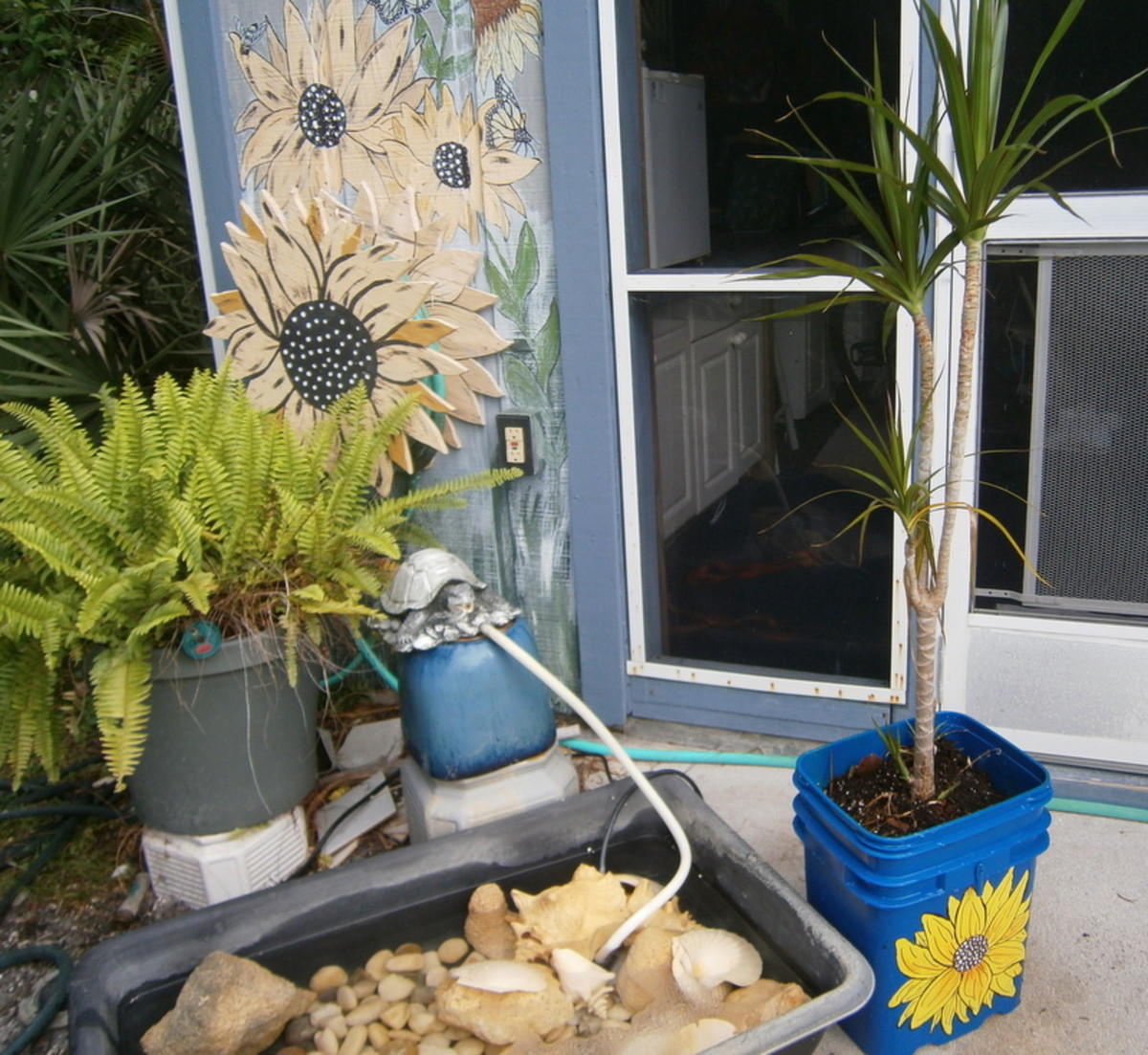 How to Make a Decorated Flower Pot From a Cat Litter Bucket Dengarden