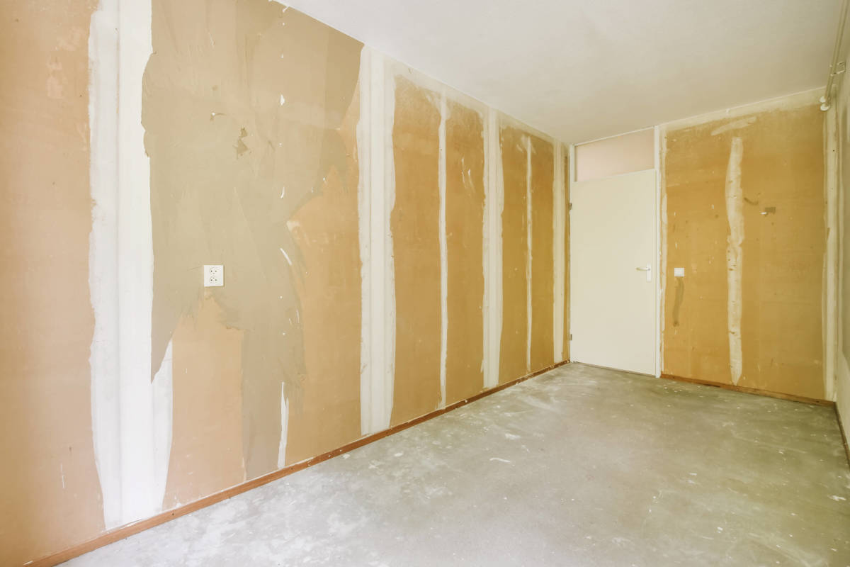 Couple Renovating Master Bedroom Discovers Something Pretty Amazing Behind Dry Wall