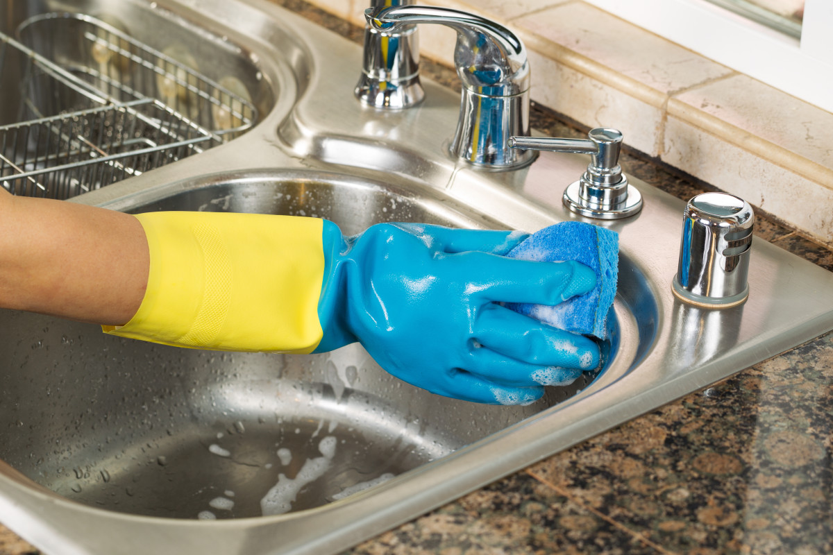 Woman Reminds Us That It’s Probably Time to Clean Inside Kitchen Sink ...