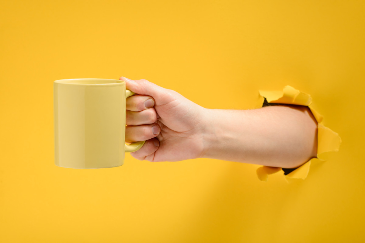 this-mug-wall-is-absolutely-perfect-for-coffee-or-tea-lovers-dengarden