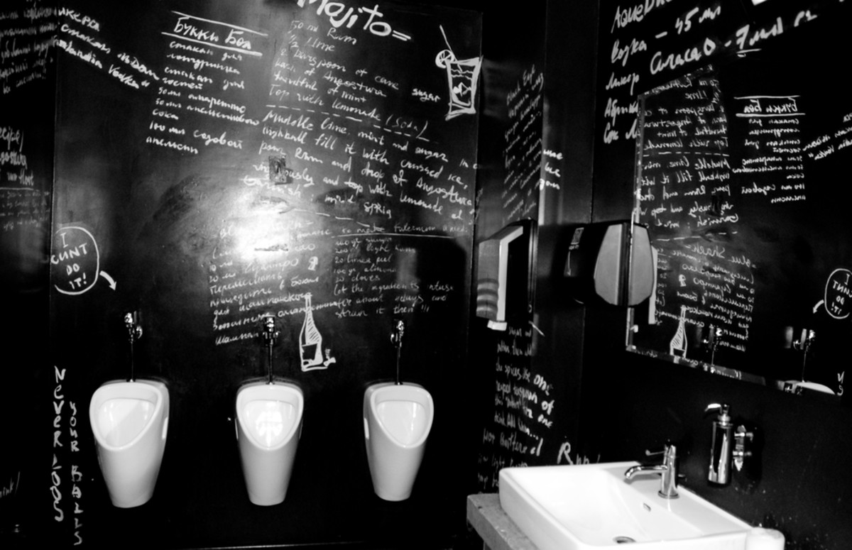 Woman Turns Bathroom Into a “Dive Bar” Bathroom and Suddenly Everyone