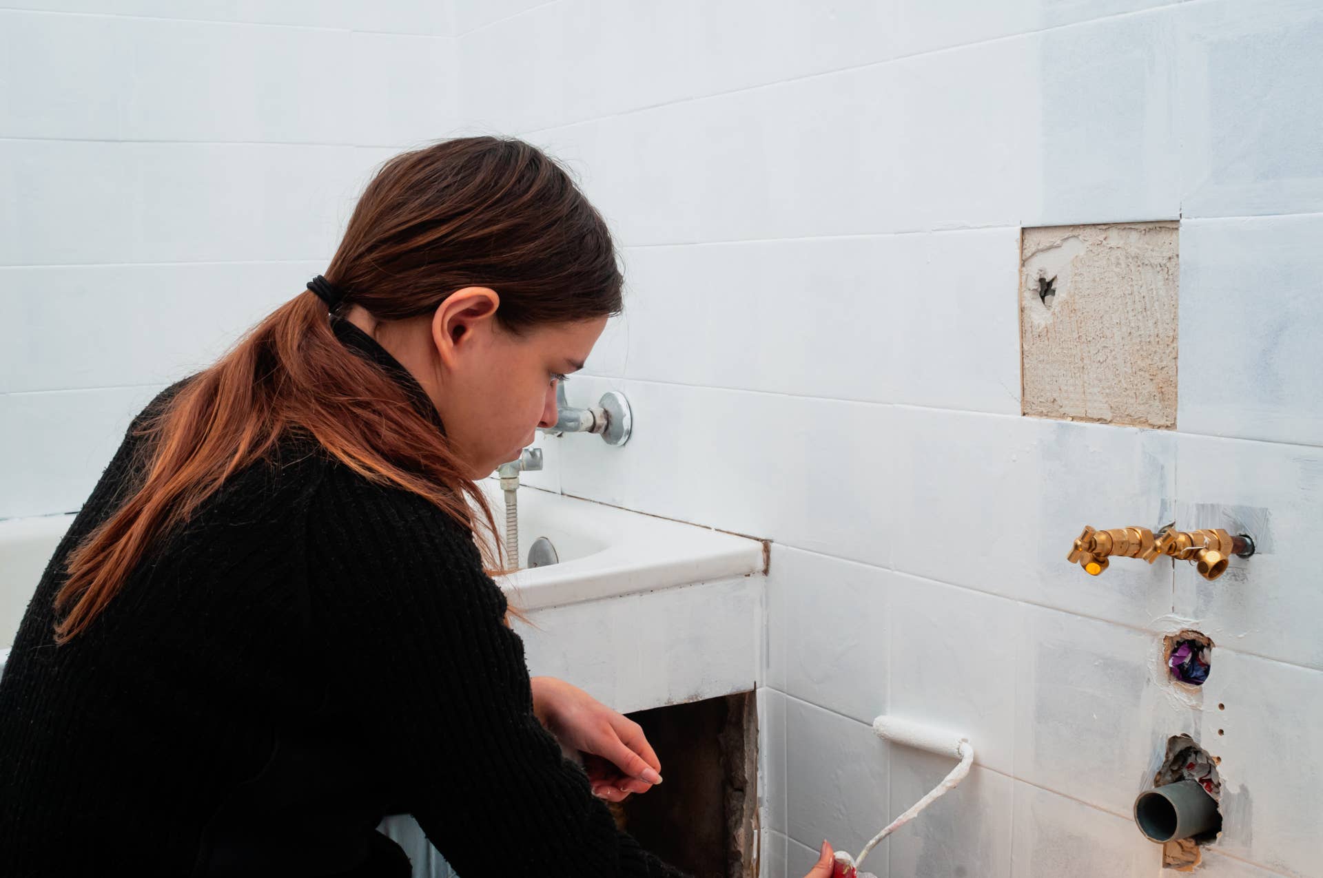 Woman’s Epic Journey to Redo Daughter’s Bathroom Has Stunning Results - Dengarden