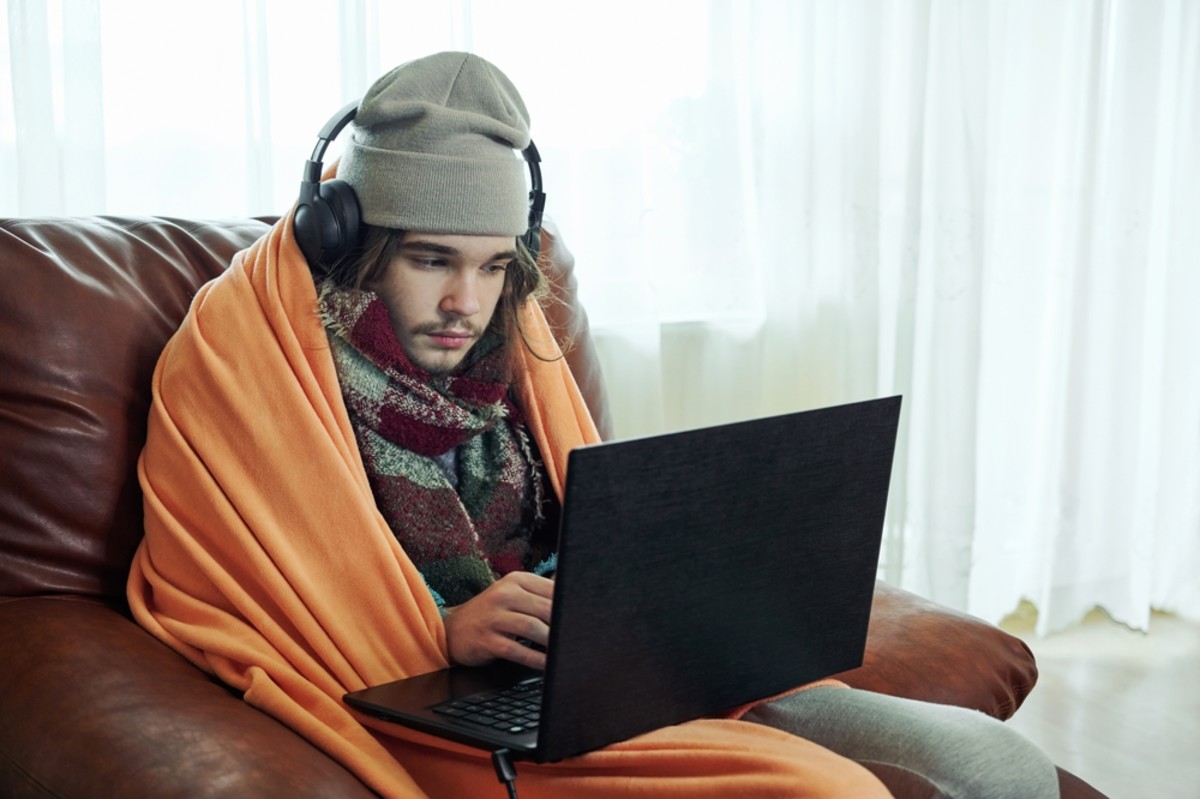 Man Shares Simple Trick to Getting Rid of UnderDoor Draft Dengarden